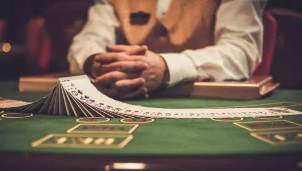 Comment suivre une formation de croupier en France