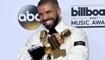 Drake, star du hip hop, de plus en plus engagé au casino!