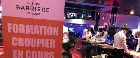 Formation de croupiers pour pallier aux besoins des casinos